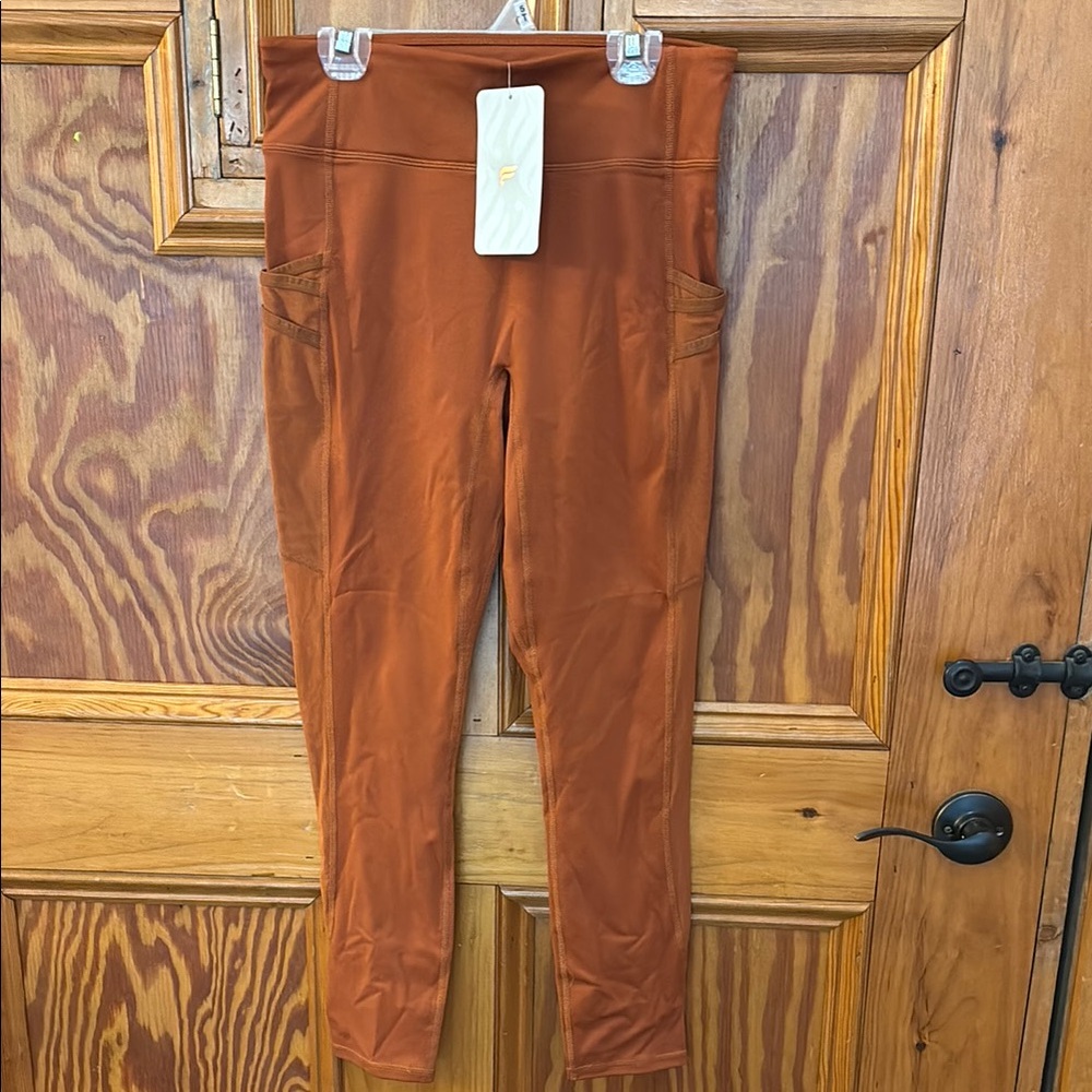 Fabletics trinity mid rise pocket 7/8 tights